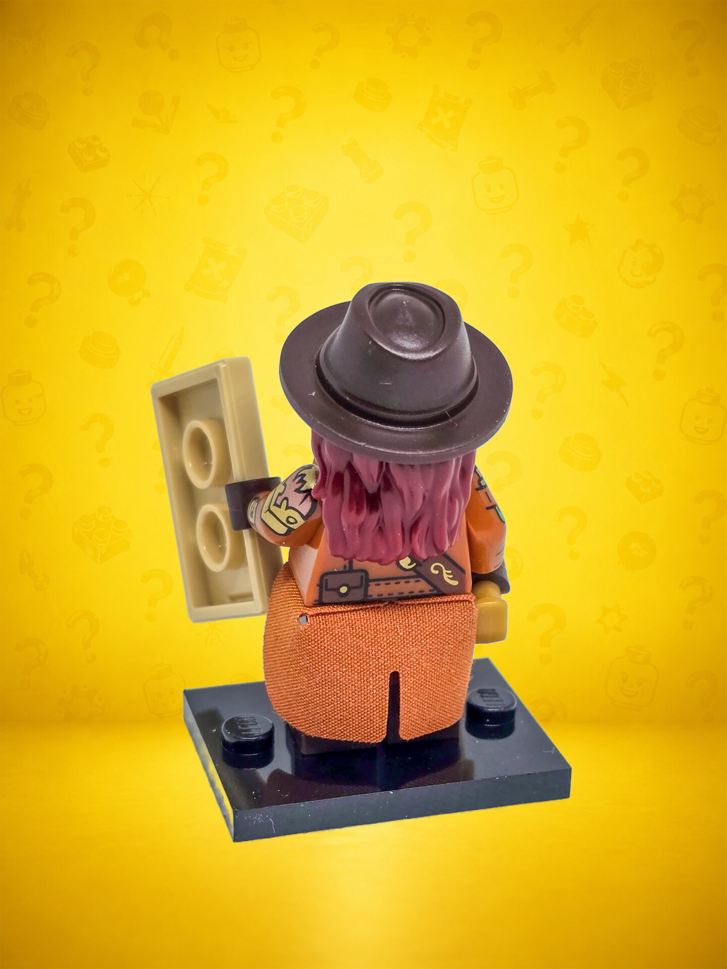 LEGO Minifiguren Serie 29 Monsterjägerin – furchtlose Jägerin mit außergewöhnlicher Ausrüstung – Bild 3